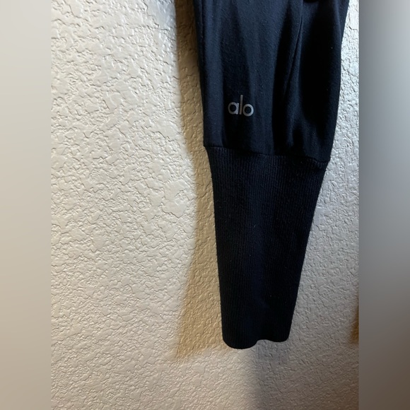 Alo Yoga Jogger Pants with Ribbed Ankles - Picture 4 of 6